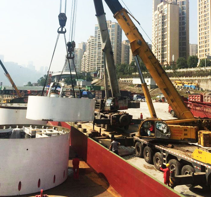 东昌府吊车作业中
